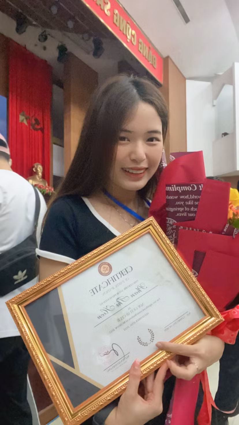 Hiền đạt được nhiều thành tích trong quá trình học tập. Hiền đạt được nhiều thành tích trong quá trình học tập.