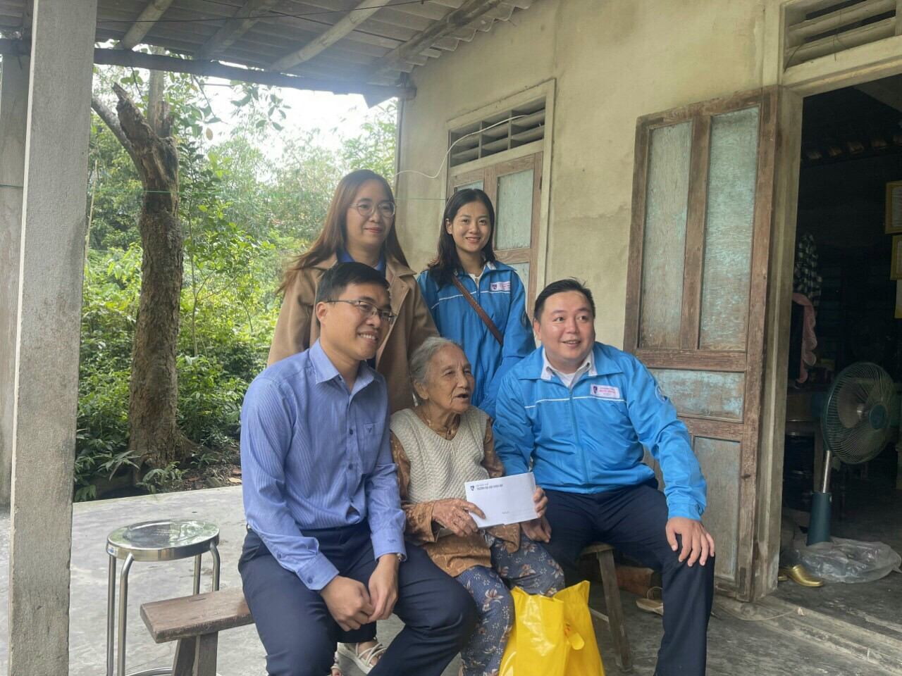 Các hoạt động tình nguyện, hỗ trợ cộng đồng, xã hội được tổ chức thường xuyên .