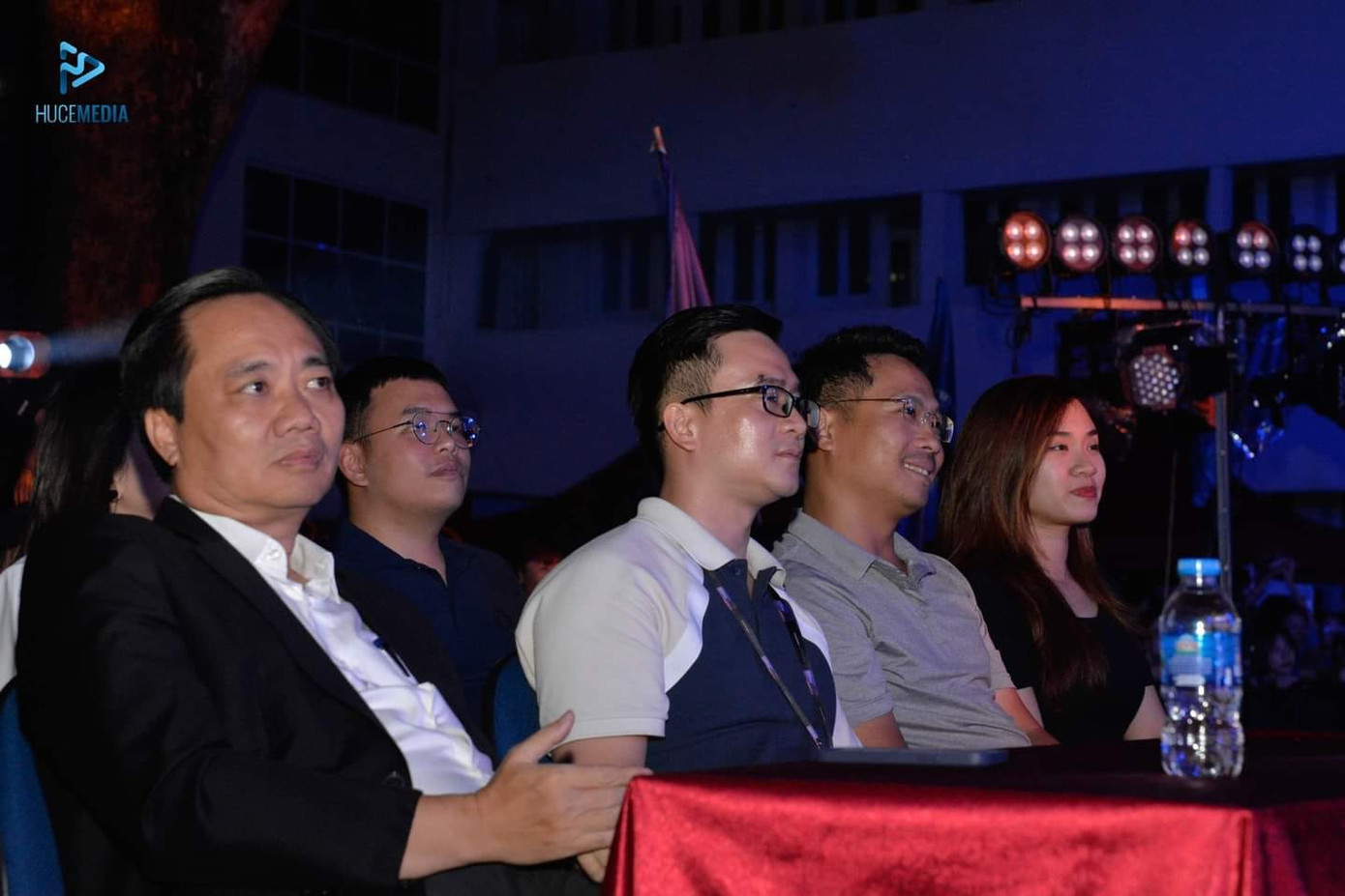 PGS.TS Phạm Xuân Anh (ngoài cùng bên trái) - Phó Hiệu trưởng Nhà trường và các khách mời là lãnh đạo đại diện cho nhiều phòng ban. PGS.TS Phạm Xuân Anh (ngoài cùng bên trái) - Phó Hiệu trưởng Nhà trường và các khách mời là lãnh đạo đại diện cho nhiều phòng ban.