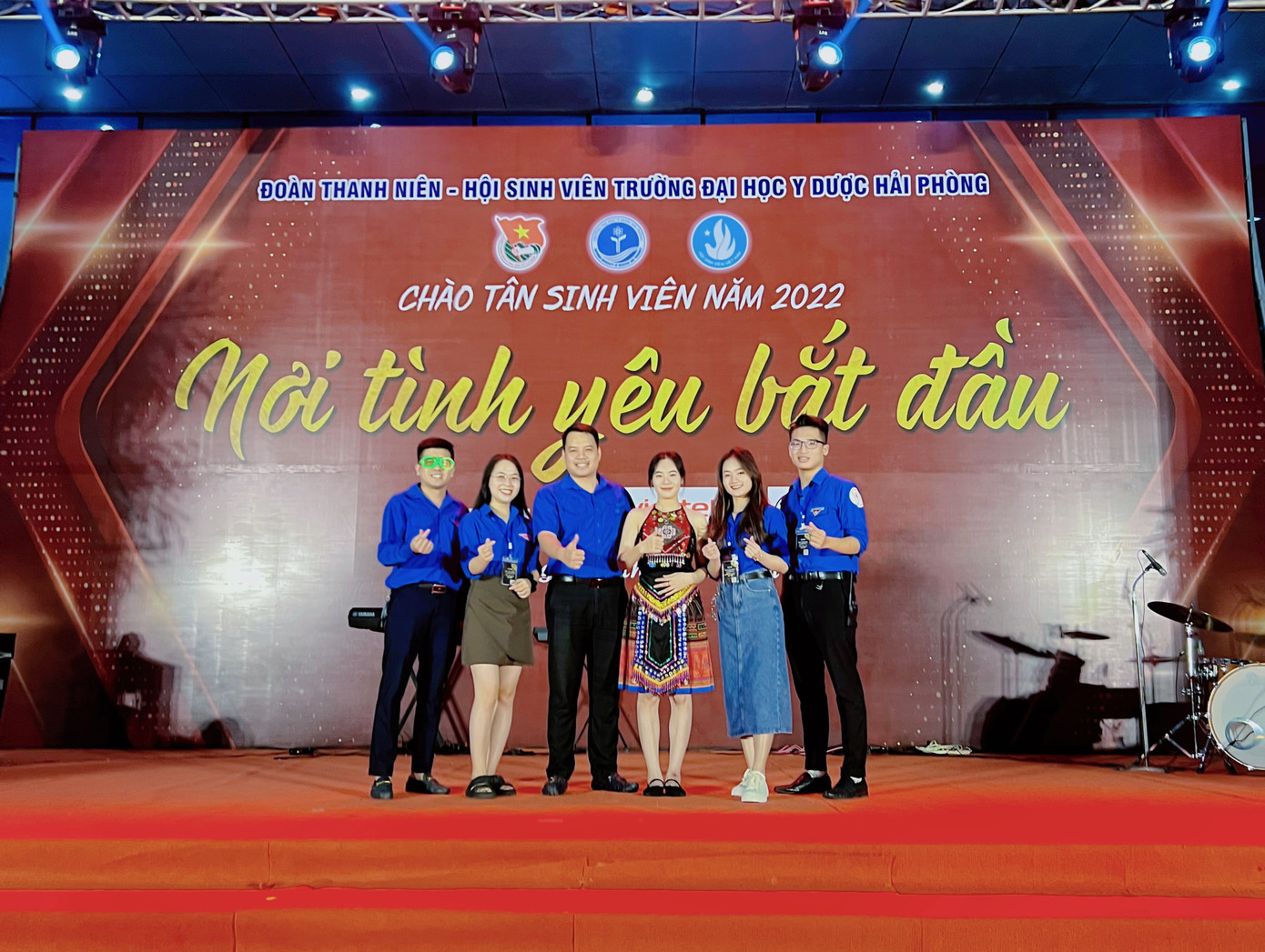 Hiền tham gia chương trình "Chào tân sinh viên".