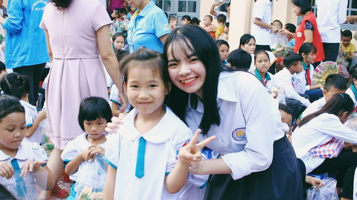 Từ những năm tháng cấp 3, Mỹ Oanh đã gắn bó với một số hoạt động tình nguyện. Từ những năm tháng cấp 3, Mỹ Oanh đã gắn bó với một số hoạt động tình nguyện.