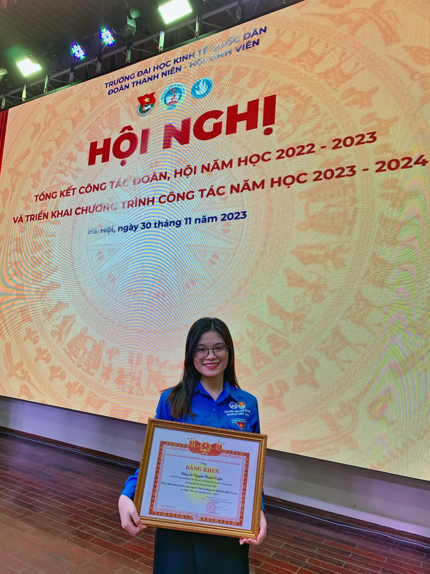 Thanh Huyền nhận Bằng khen của Thành đoàn Hà Nội tại Hội nghị tổng kết công tác Đoàn, Hội NEU năm học 2022-2023. Thanh Huyền nhận Bằng khen của Thành đoàn Hà Nội tại Hội nghị tổng kết công tác Đoàn, Hội NEU năm học 2022-2023.