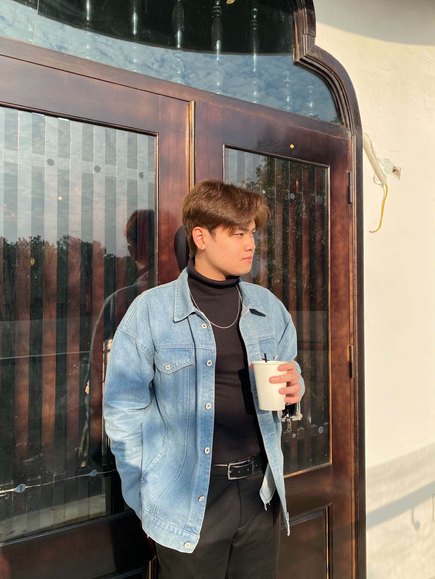 Khi cánh cửa này đóng lại, một cánh cửa khác sẽ mở ra. Khi cánh cửa này đóng lại, một cánh cửa khác sẽ mở ra.