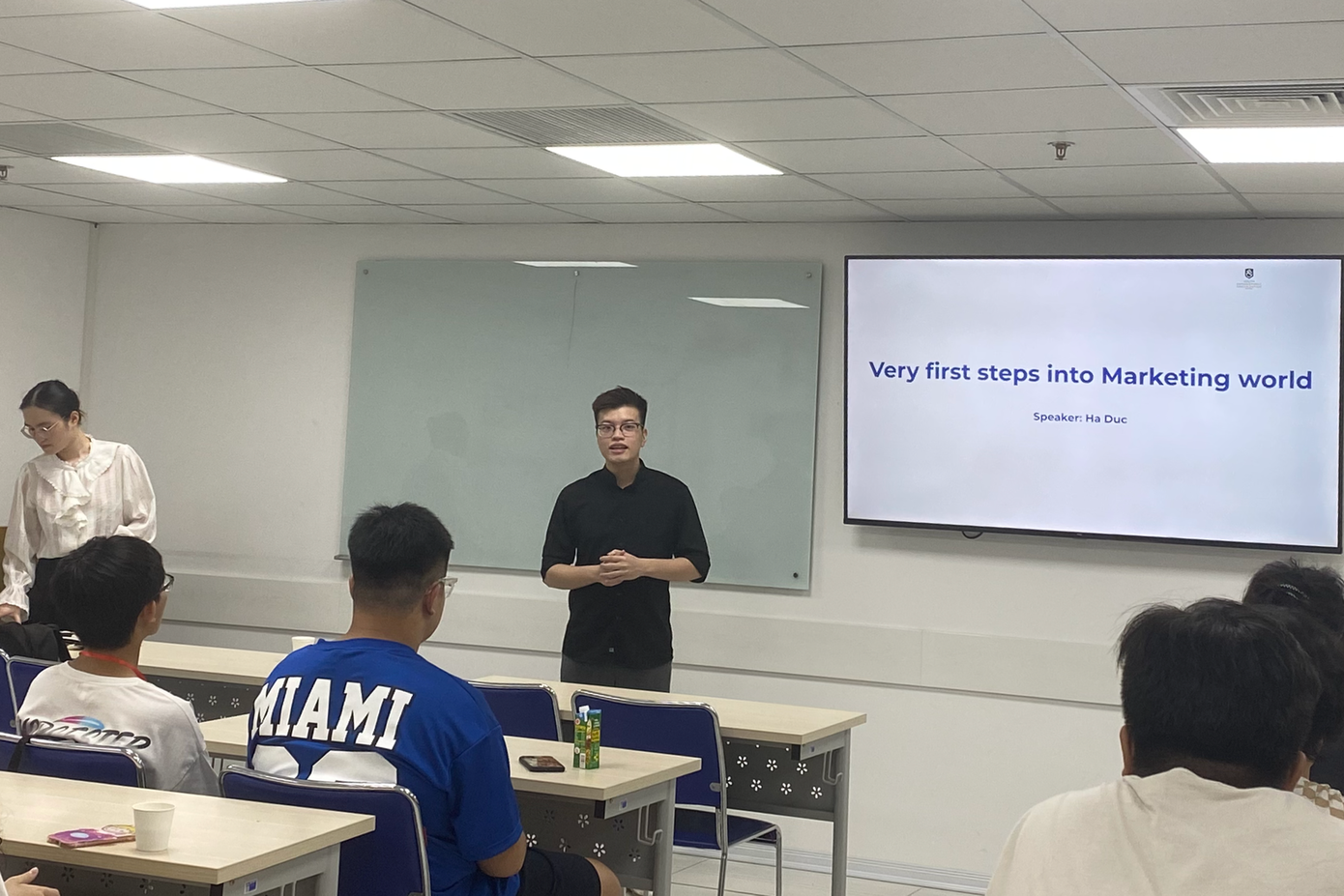 Chia sẻ kiến thức Marketing cho các học sinh THPT. Chia sẻ kiến thức Marketing cho các học sinh THPT.