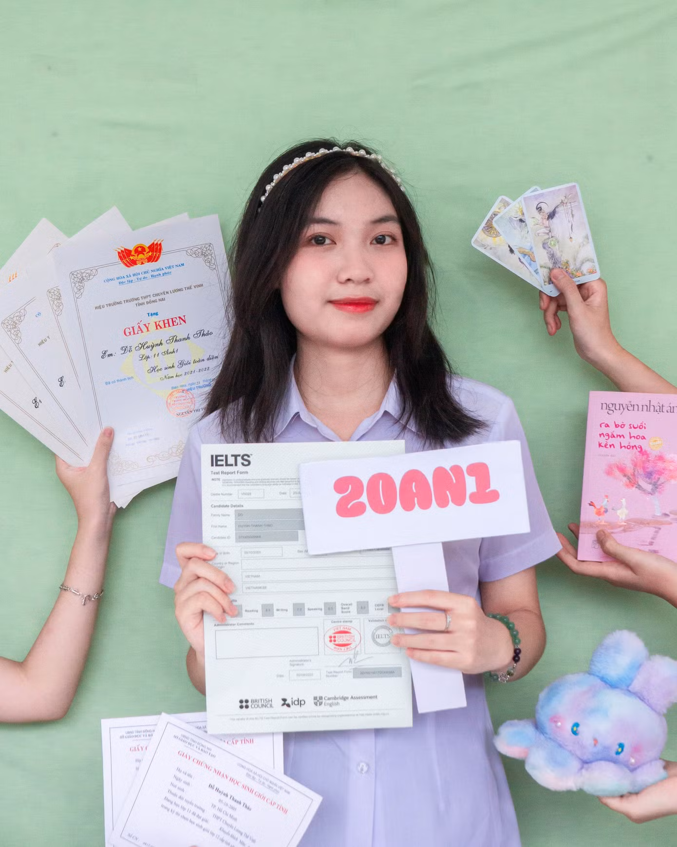 Với sự nỗ lực không ngừng, cô nàng sở hữu nhiều thành tích học tập đáng ngưỡng mộ.