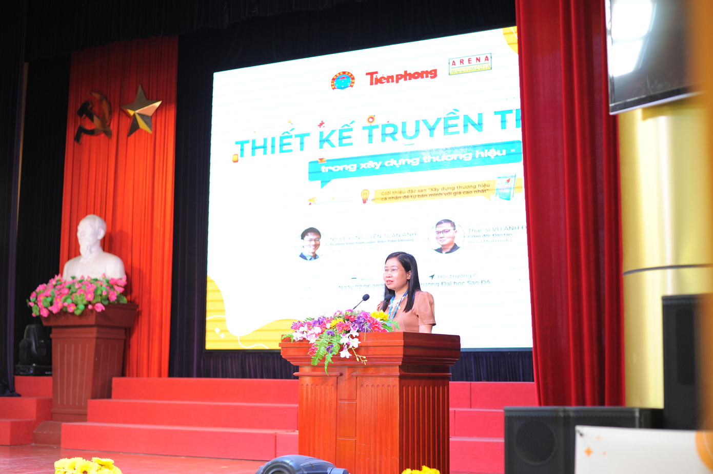 NGƯT. TS. Nguyễn Thị Kim Nguyên - Phó Hiệu trưởng Trường Đại học Sao Đỏ phát biểu đề cao vai trò của việc xây dựng thương hiệu cá nhân với các bạn sinh viên.