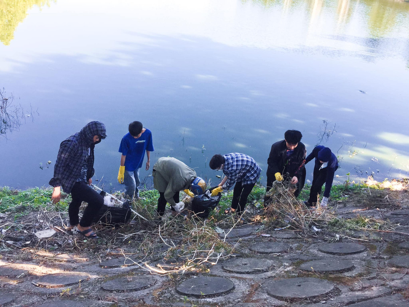 Hiện tại, nhóm đã tổ chức được hơn 15 đợt thu gom rác thải, làm sạch được 11 điểm công cộng trên địa bàn huyện.