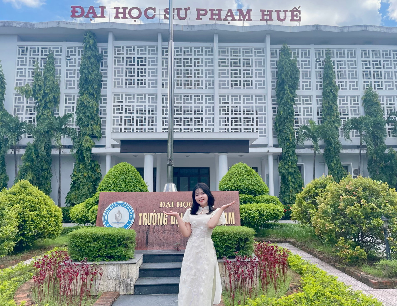 Chọn học tập ở Huế bởi sự gần gũi và thân thiện của con người nơi đây. Chọn học tập ở Huế bởi sự gần gũi và thân thiện của con người nơi đây.