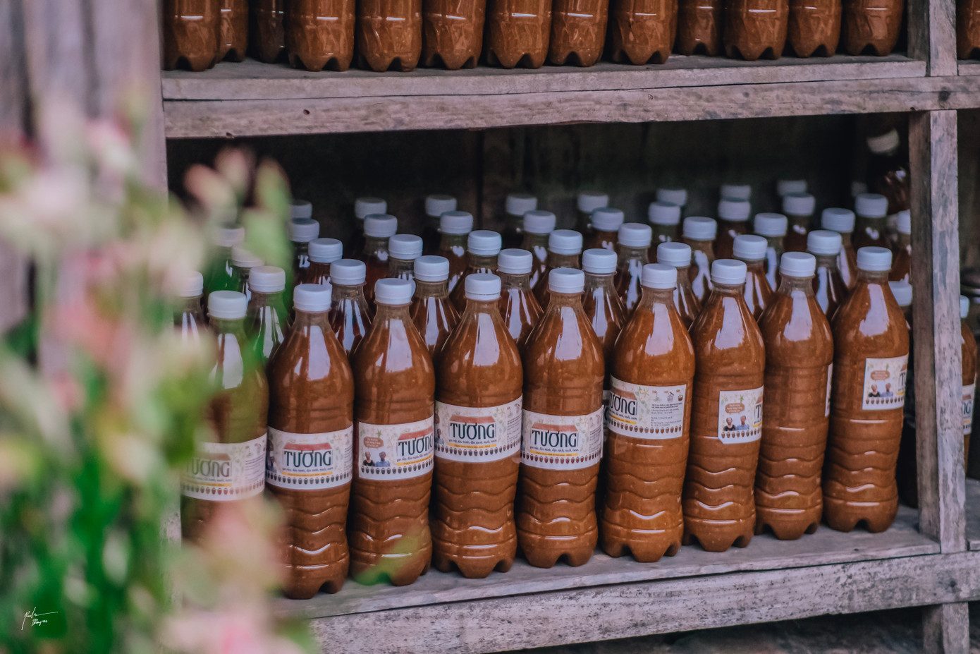 Nhờ mở rộng du lịch, các sản phẩm của Làng cổ Đường Lâm được quảng bá tới mọi vùng miền trong cả nước. Nhờ mở rộng du lịch, các sản phẩm của Làng cổ Đường Lâm được quảng bá tới mọi vùng miền trong cả nước.