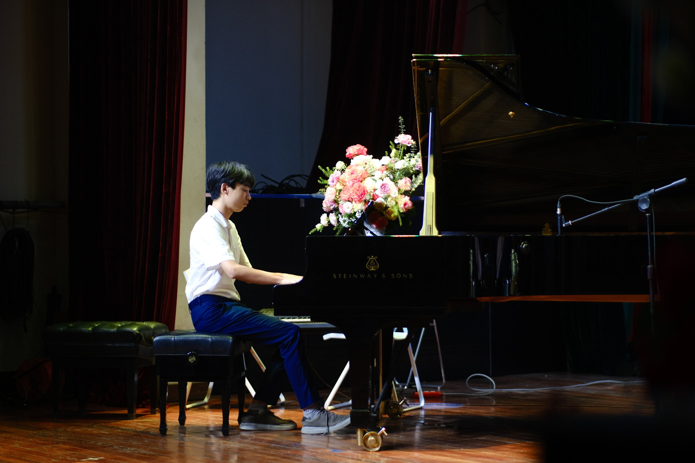 Lê Quang Hoà – chàng trai từng tiến vào chung kết nhiều cuộc thi piano trong nước và quốc tế chia sẻ: “Chỉ có luyện tập và luyện tập hết mình mới đem lại thành công.”