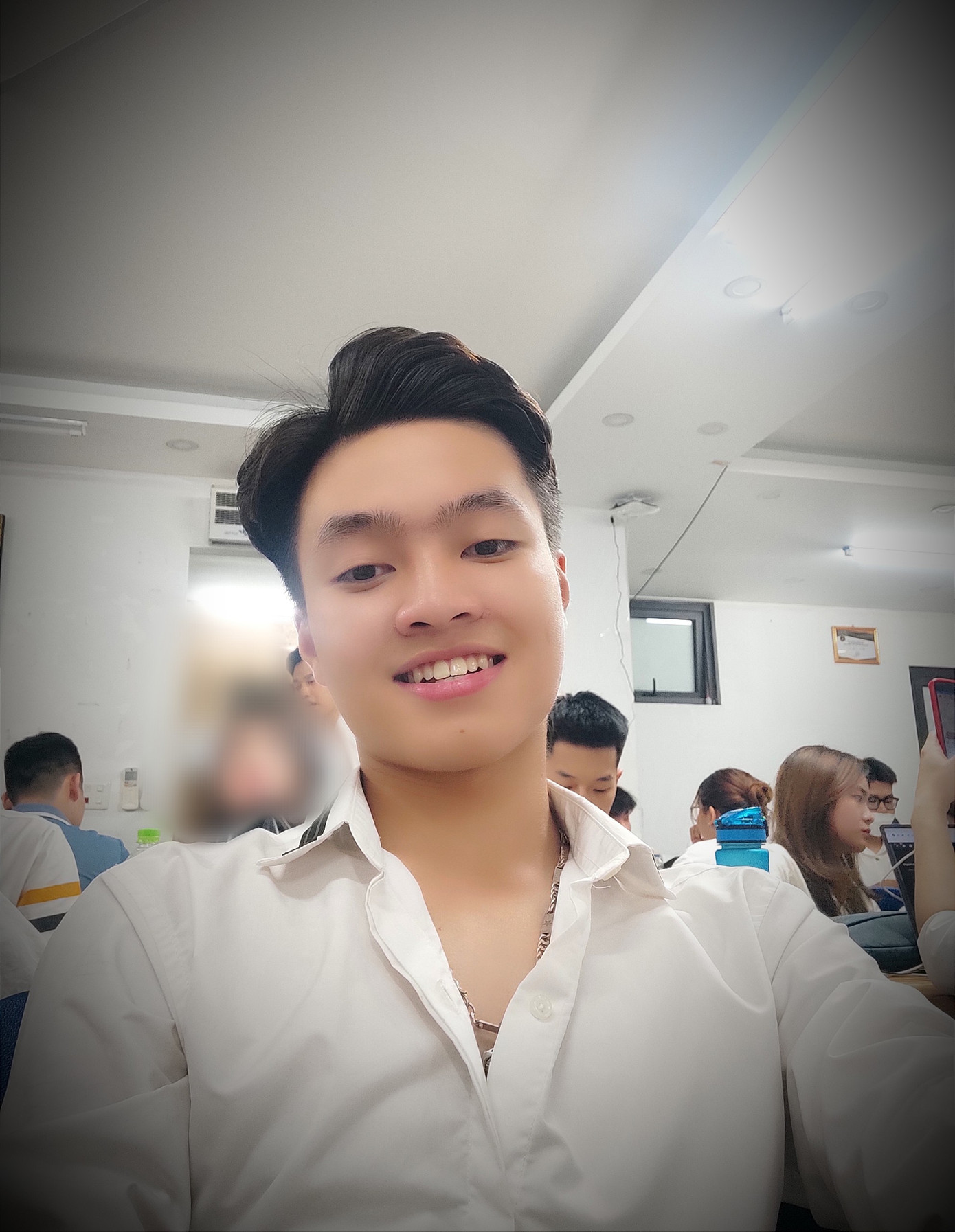 Bùi Hoàng Hà (sinh năm 2002) đang là sinh viên năm cuối khoa Tài chính Quốc tế của Học viện Tài chính. Bùi Hoàng Hà (sinh năm 2002) đang là sinh viên năm cuối khoa Tài chính Quốc tế của Học viện Tài chính.