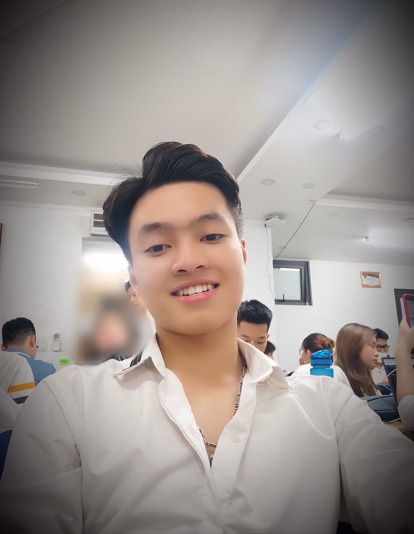 Bùi Hoàng Hà (sinh năm 2002) đang là sinh viên năm cuối khoa Tài chính Quốc tế của Học viện Tài chính.