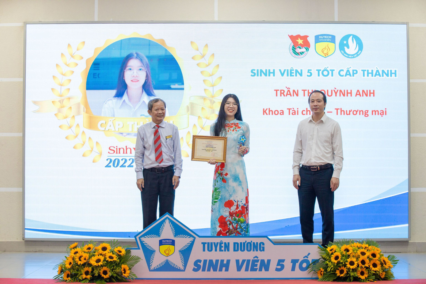 Quỳnh Anh đã đạt danh hiệu "Sinh viên 5 tốt" cấp Thành phố năm 2022.