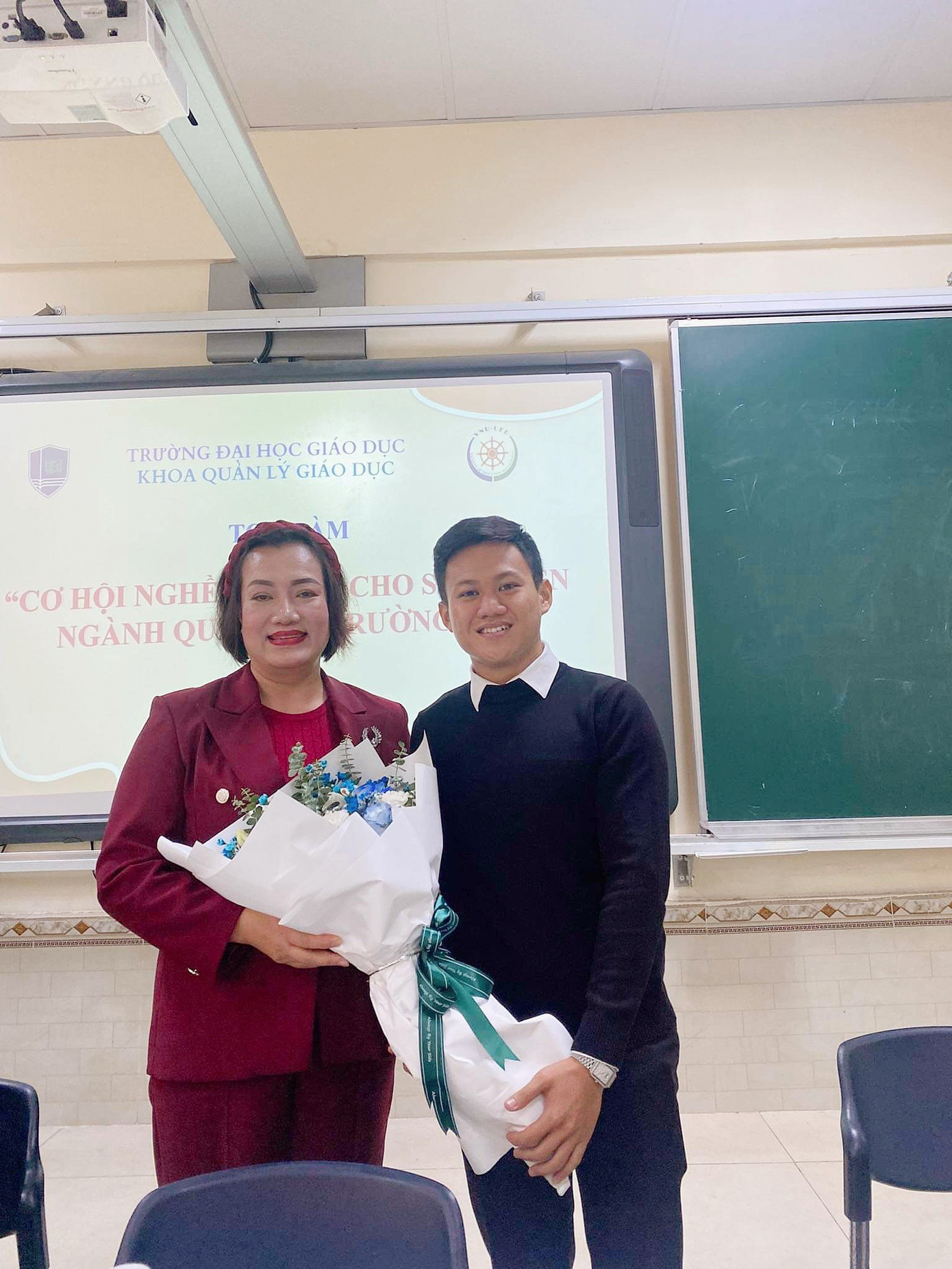 Với Ninh, những người có tri thức và kinh nghiệm sống luôn được xã hội tôn trọng và đánh giá cao.