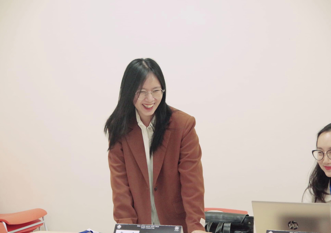 Hiện tại, Phương Hoa là thành viên Ban Truyền thông của Câu lạc bộ Mô phỏng Hội nghị Liên Hợp Quốc Học viện Ngoại giao. Hiện tại, Phương Hoa là thành viên Ban Truyền thông của Câu lạc bộ Mô phỏng Hội nghị Liên Hợp Quốc Học viện Ngoại giao.