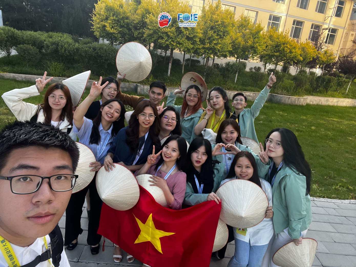 Những giây phút giao lưu của đoàn Việt Nam và sinh viên quốc tế.