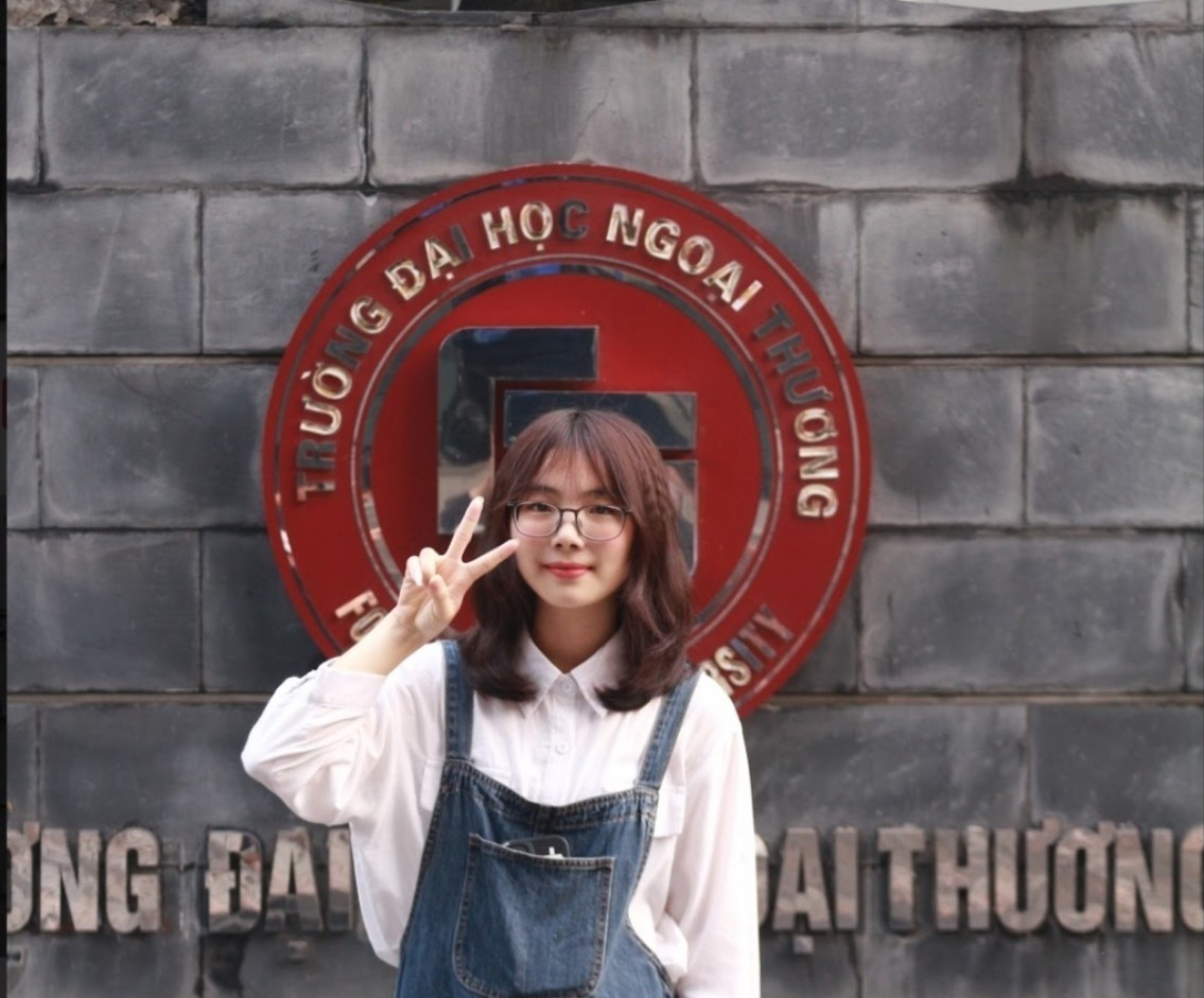 Nguyễn Thùy Trang (19 tuổi) đến từ Hải Dương, là sinh viên năm 2 chuyên ngành Quản trị Kinh doanh quốc tế Trường Đại học Ngoại thương. Nguyễn Thùy Trang (19 tuổi) đến từ Hải Dương, là sinh viên năm 2 chuyên ngành Quản trị Kinh doanh quốc tế Trường Đại học Ngoại thương.