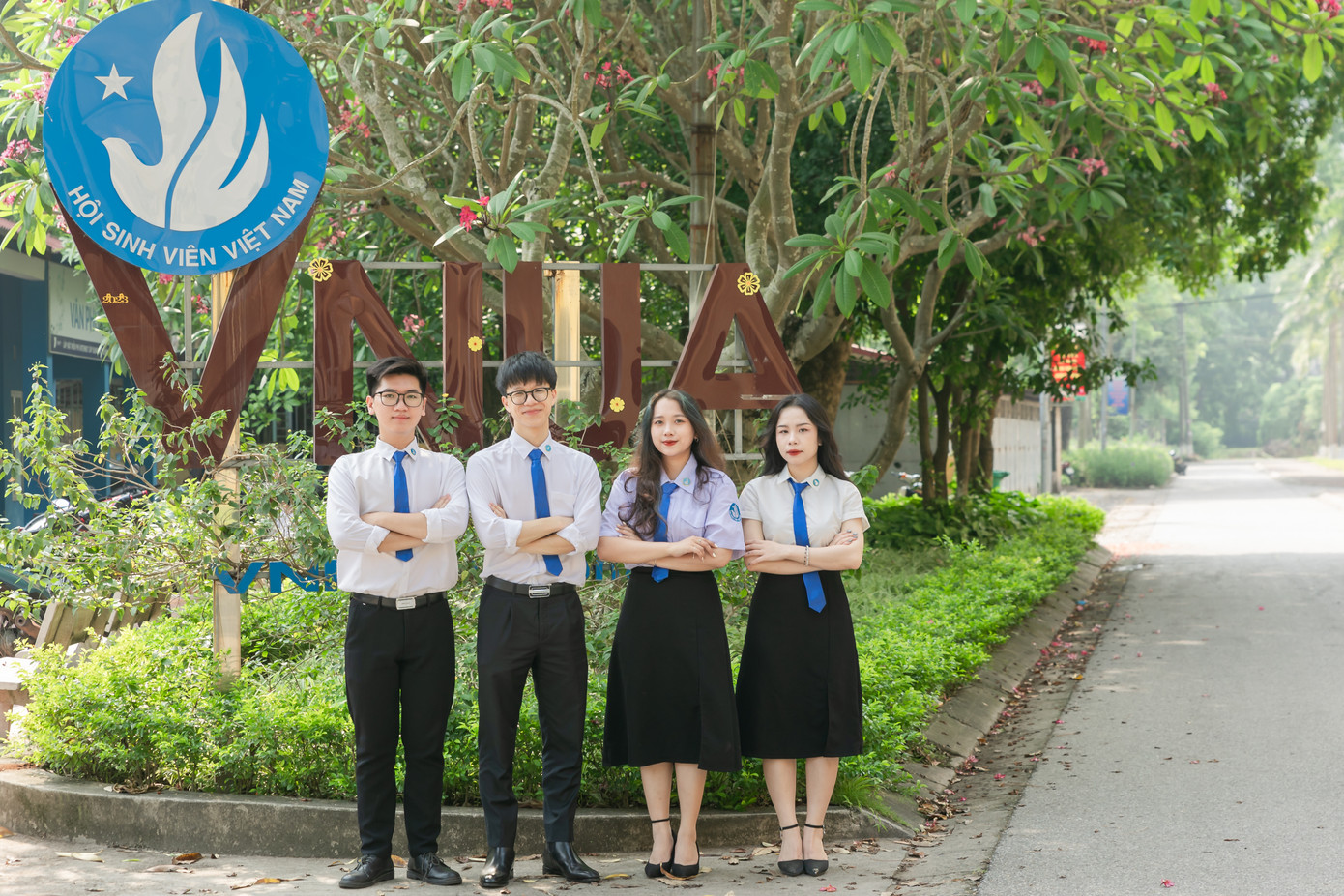 Hoàng Anh Đức (ngoài cùng bên trái) và ban Chủ tịch HSV HV khóa XV, nhiệm kỳ 2020_2023. Hoàng Anh Đức (ngoài cùng bên trái) và ban Chủ tịch HSV HV khóa XV, nhiệm kỳ 2020_2023.