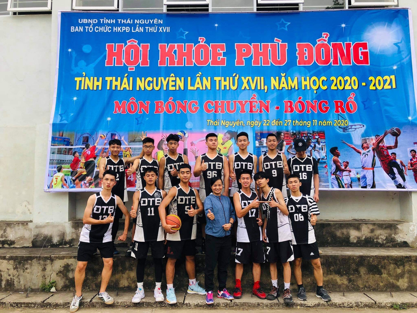 Tại cấp 3, Quang Huy cùng các bạn tham gia "Hội khỏe Phù Đổng 2020" tại tỉnh Thái Nguyên. Tại cấp 3, Quang Huy cùng các bạn tham gia "Hội khỏe Phù Đổng 2020" tại tỉnh Thái Nguyên.