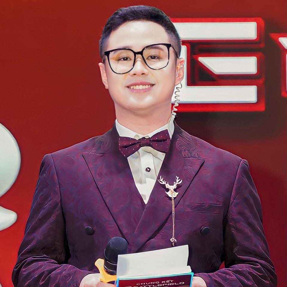 Hồ Ngọc Tân - Thủ khoa đầu ra chương trình Đào tạo Chất lượng Cao TT23 Khoa Khoa học Quản lý, Trường Đại học Khoa học Xã hội và Nhân văn, Đại học Quốc gia Hà Nội. Hồ Ngọc Tân - Thủ khoa đầu ra chương trình Đào tạo Chất lượng Cao TT23 Khoa Khoa học Quản lý, Trường Đại học Khoa học Xã hội và Nhân văn, Đại học Quốc gia Hà Nội.