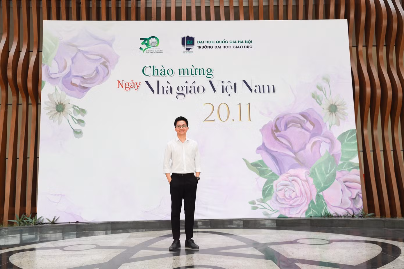 Ngoài tình yêu to lớn với màu áo xanh thanh niên, Đảng viên trẻ Kim Tùng luôn trong tâm thế nỗ lực mỗi ngày để giữ vững vai trò, phát huy trách nhiệm cao cả của một cán bộ Đoàn sôi nổi và gần gũi sinh viên. Ngoài tình yêu to lớn với màu áo xanh thanh niên, Đảng viên trẻ Kim Tùng luôn trong tâm thế nỗ lực mỗi ngày để giữ vững vai trò, phát huy trách nhiệm cao cả của một cán bộ Đoàn sôi nổi và gần gũi sinh viên.
