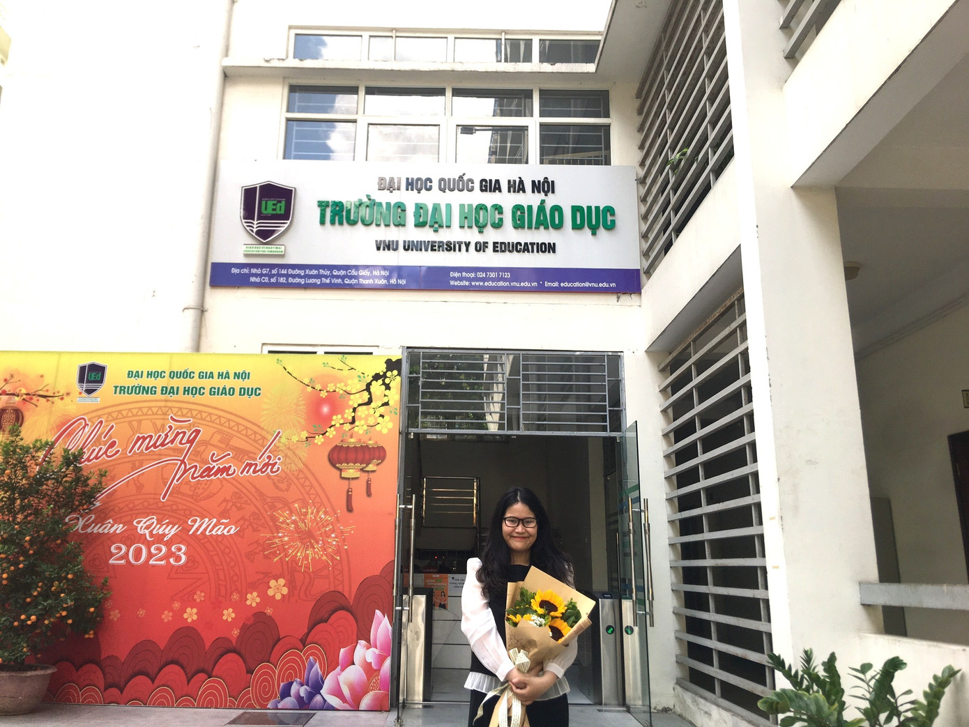 Hoàng Anh đã vượt qua khó khăn và đạt được kết quả học tập xuất sắc.