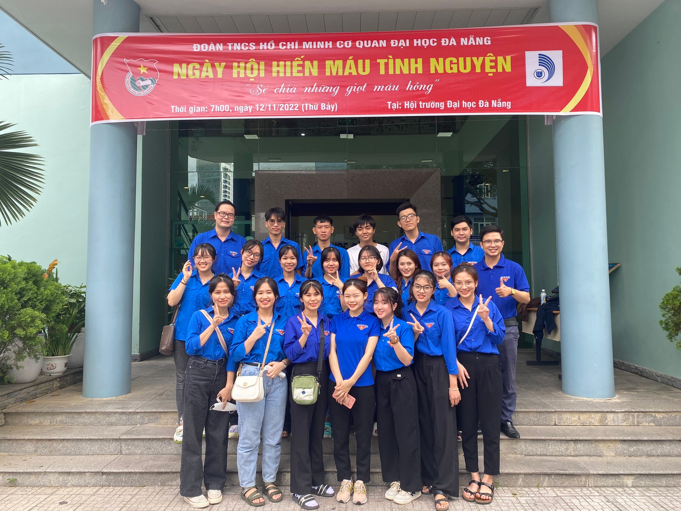 Màu xanh tình nguyện của thanh niên L-CLUB. Màu xanh tình nguyện của thanh niên L-CLUB.