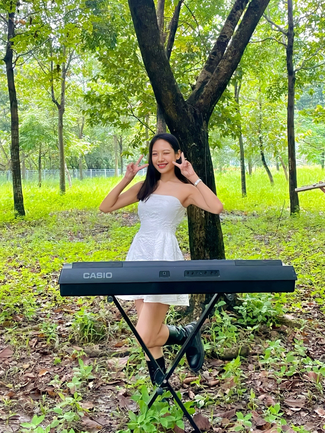 … và là thành viên nổi bật tại CLB nghệ thuật Đồng Ca Khoa Y. … và là thành viên nổi bật tại CLB nghệ thuật Đồng Ca Khoa Y.