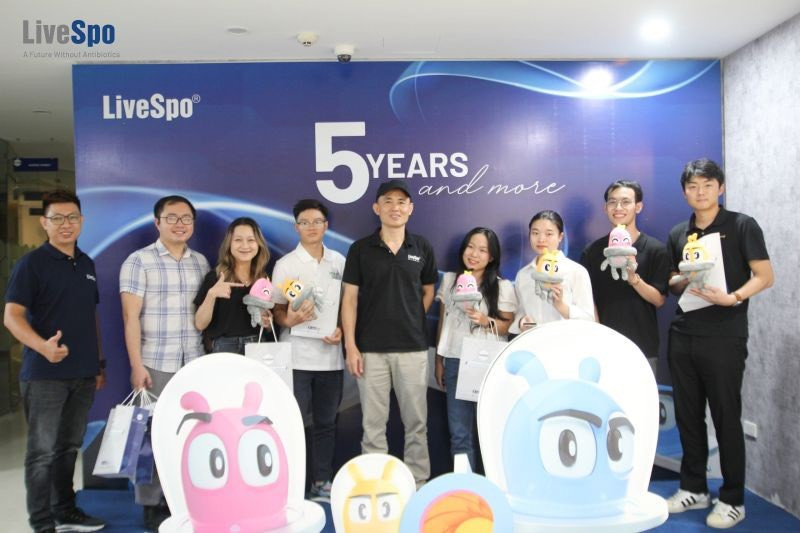 Lãnh đạo Viện VJCC đến chào và giới thiệu Nhóm sinh viên thực tập với lãnh đạo Công ty Cổ phần Livespo.