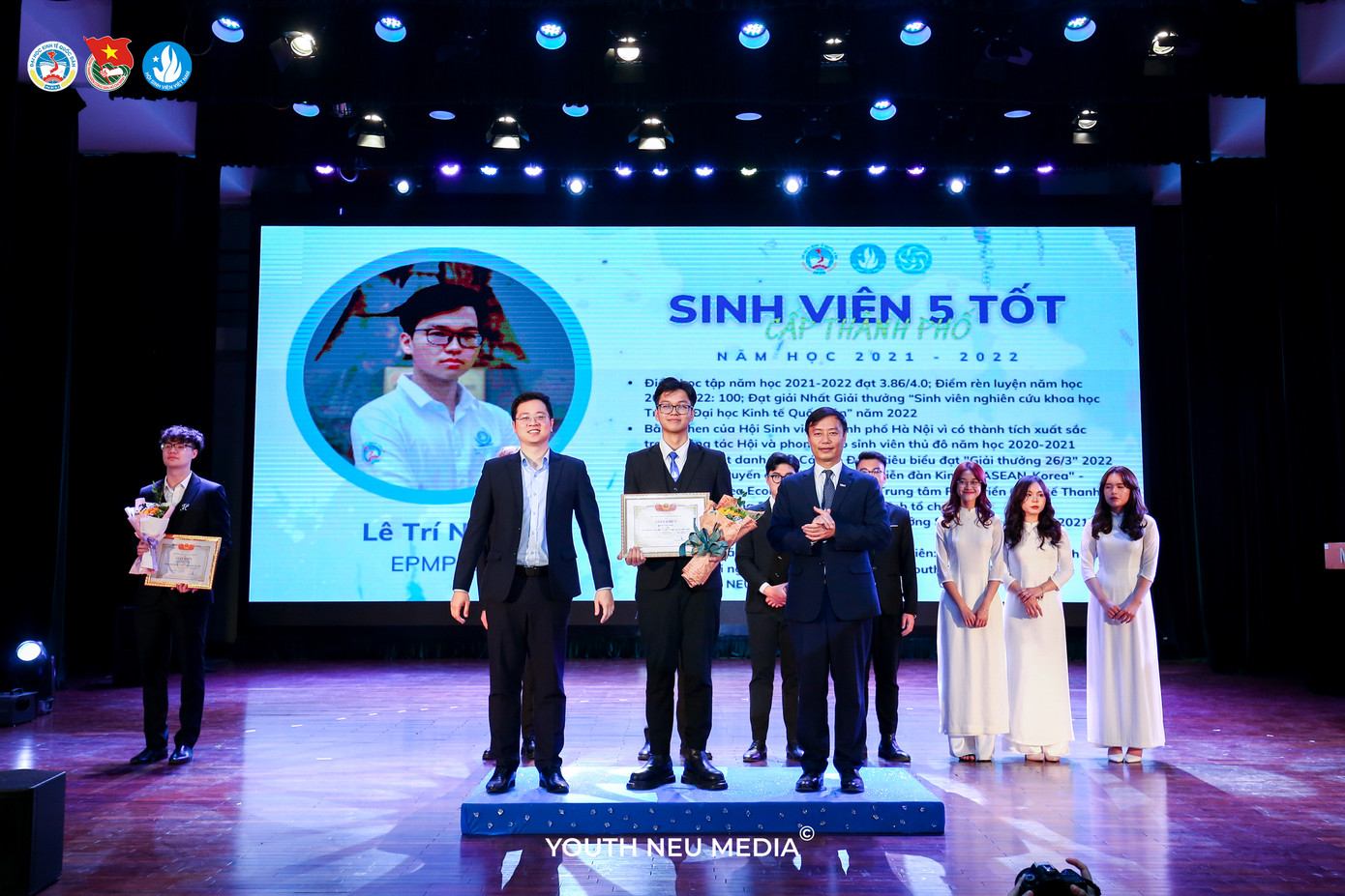 Trí Nhân vinh dự nhận danh hiệu Sinh viên 5 tốt cấp thành phố năm học 2021-2022.