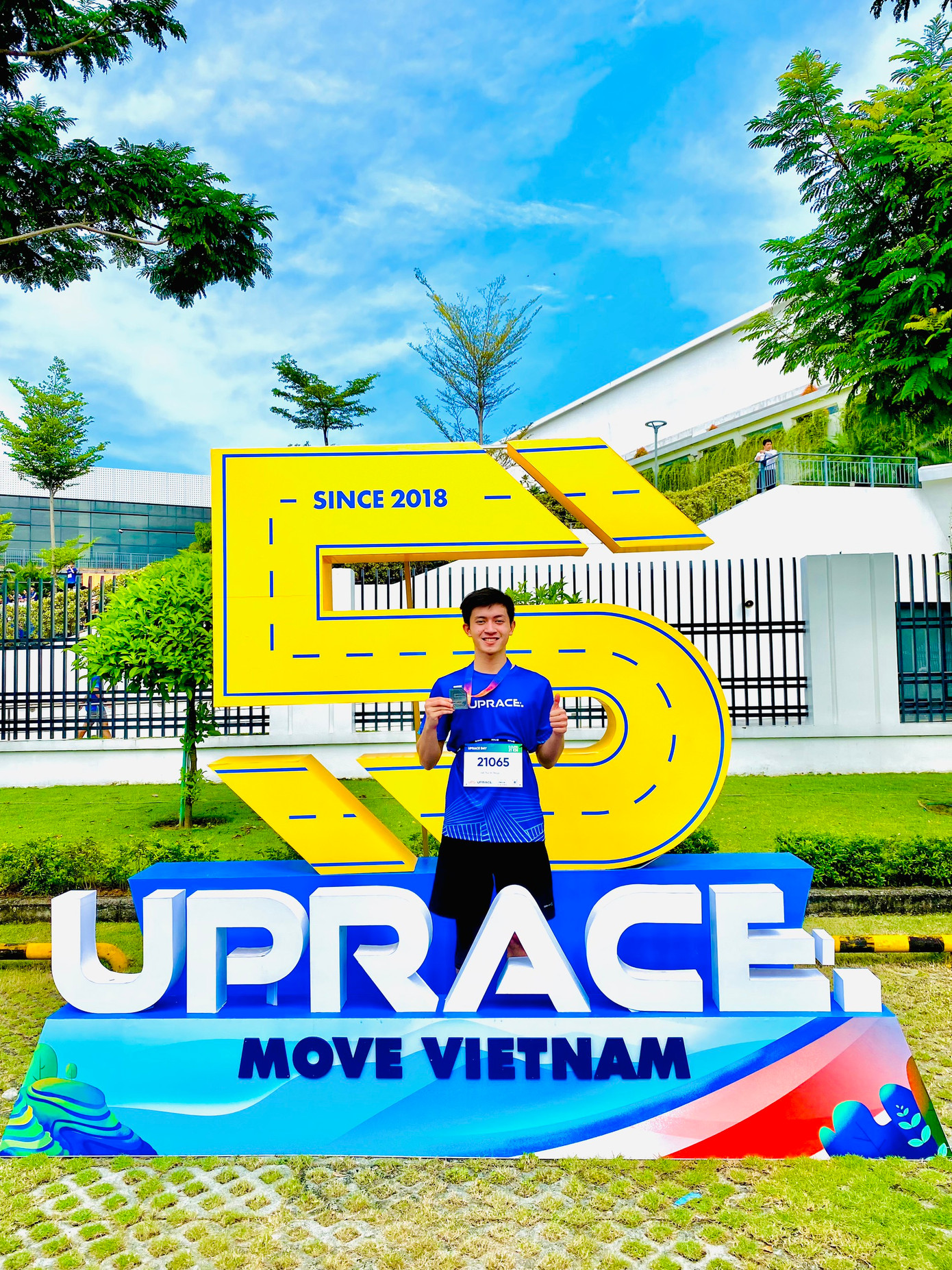 Thoại tham gia giải chạy Uprace. Thoại tham gia giải chạy Uprace.