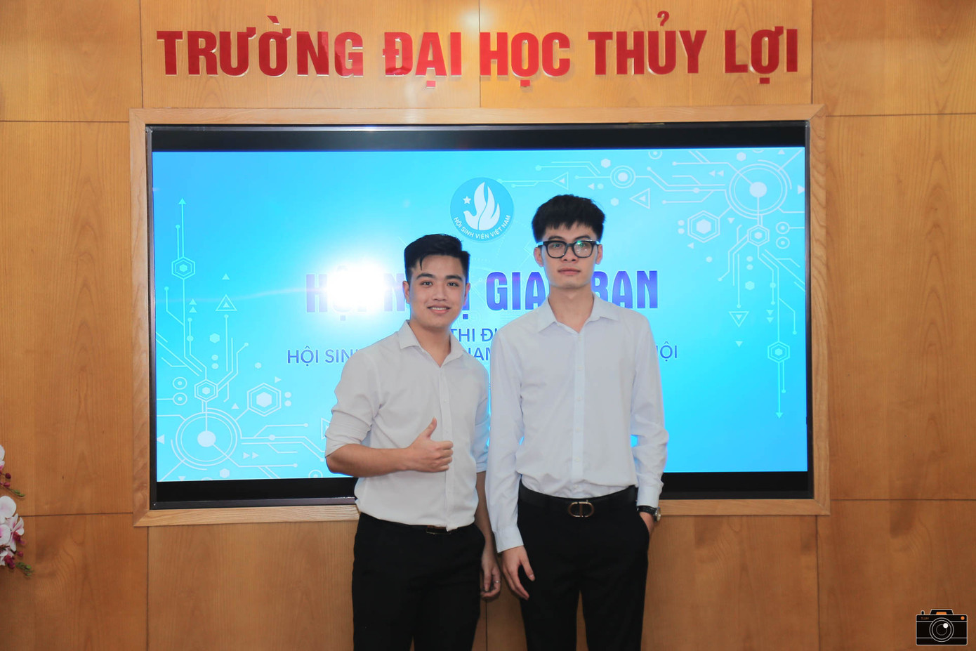 Nguyễn Hữu Mạnh (bên trái) tại Hội nghị giao ban Cụm 3 HSV TP HN.