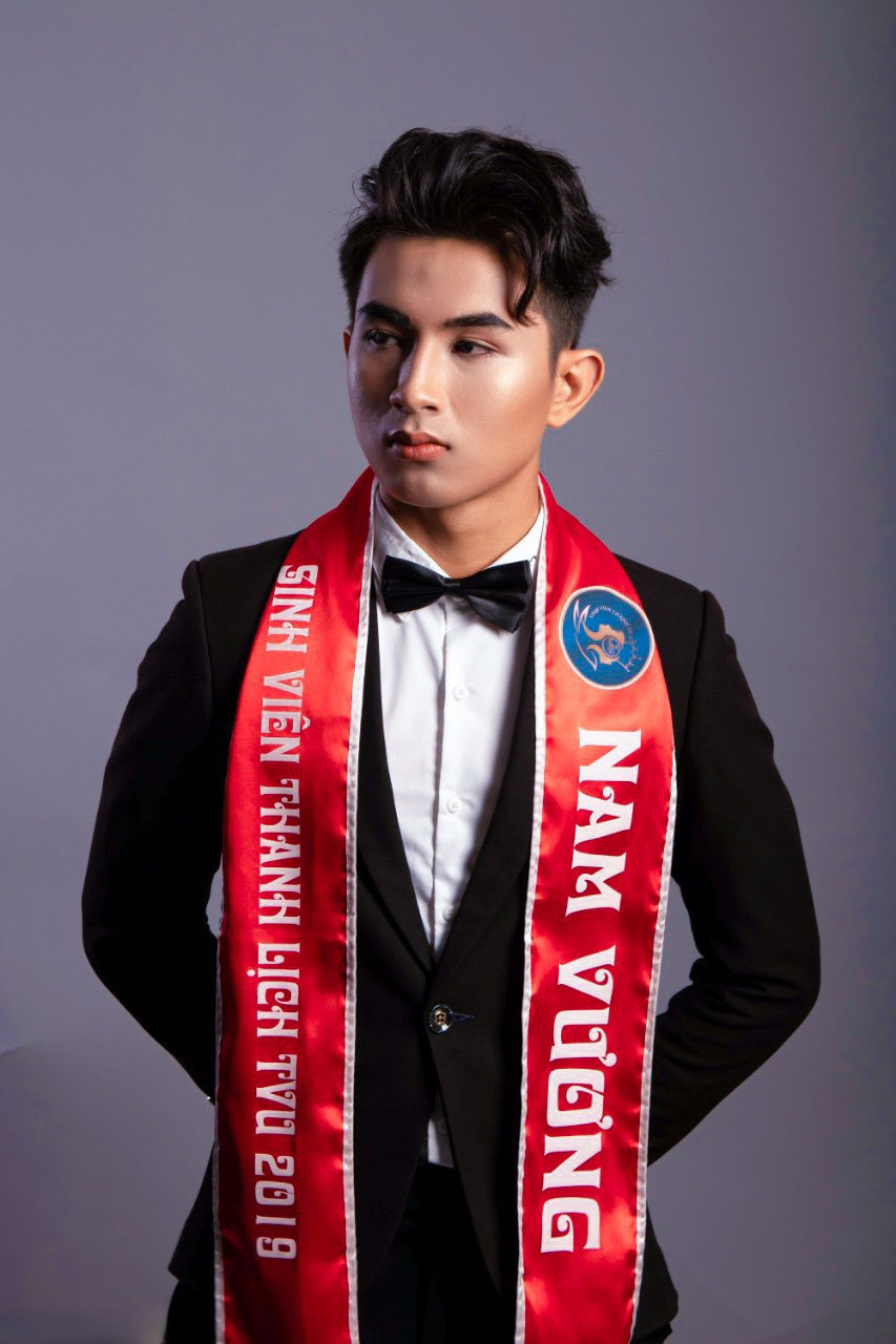 Với niềm đam mê ca hát từ nhỏ, ngoài ra còn có tài lẻ về võ thuật, Gia Tuấn có cơ hội tham gia và đạt nhiều giải thưởng khác nhau.