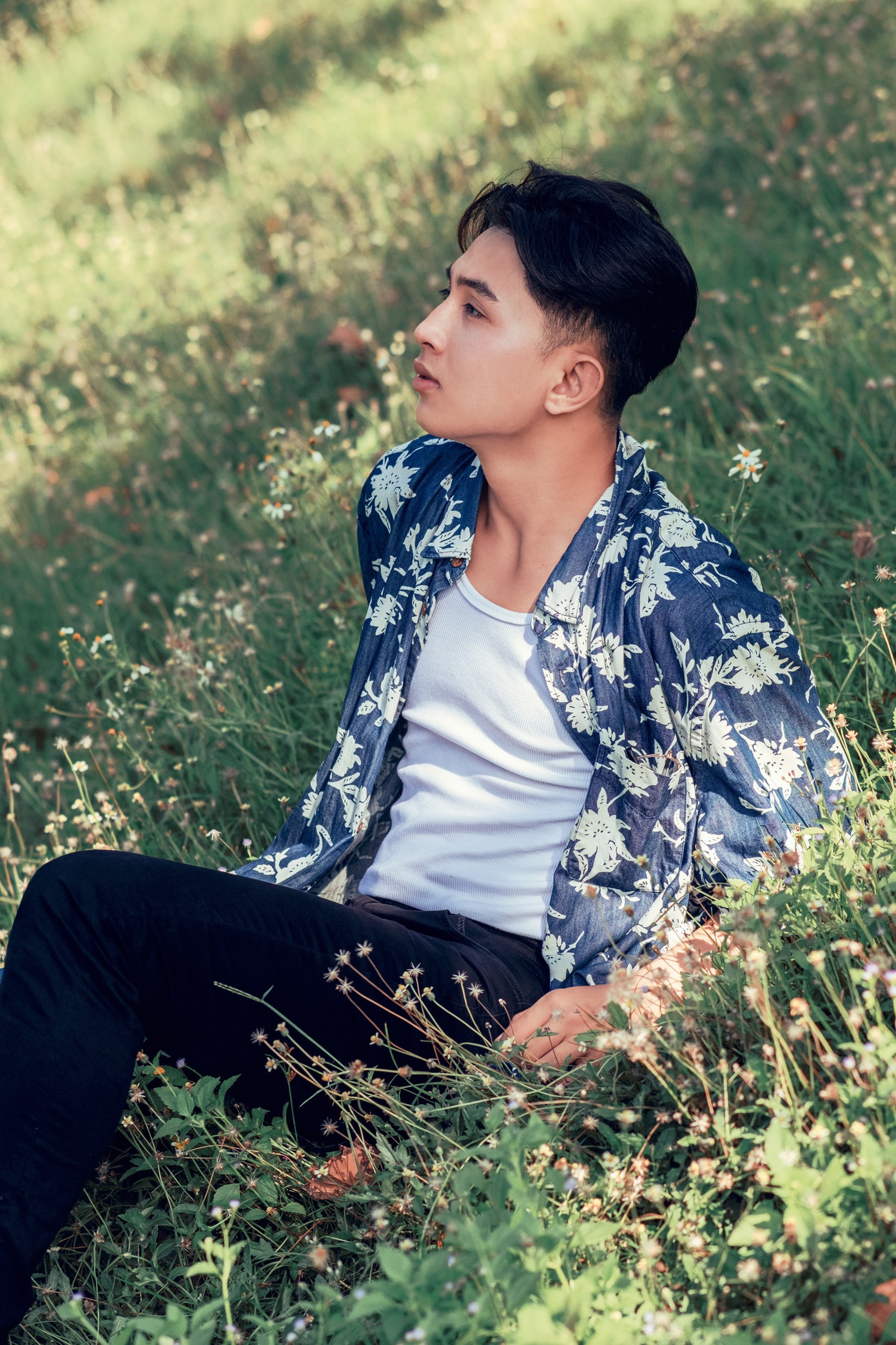 Sinh ra và lớn lên trong gia đình có hoàn cảnh khó khăn, Gia Tuấn luôn cố gắng, đi lên bằng nghị lực của chính mình.