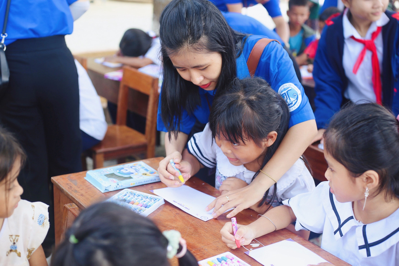 Ngành Báo đã đưa Mai đến nhiều nơi, tiếp xúc với nhiều người và làm được những phần việc có ích cho cộng đồng, xã hội. Ngành Báo đã đưa Mai đến nhiều nơi, tiếp xúc với nhiều người và làm được những phần việc có ích cho cộng đồng, xã hội.