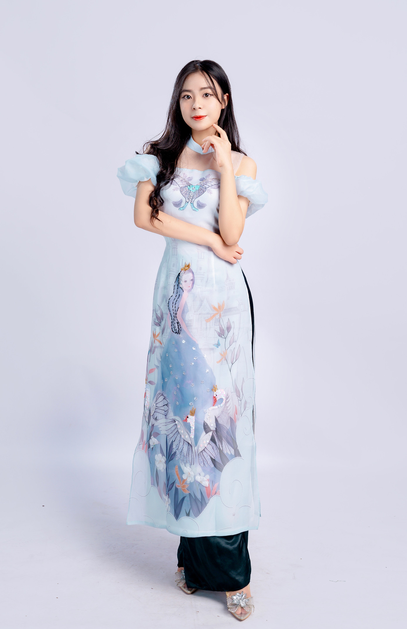 Bích Ngọc tham gia rất nhiều các hoạt động ngoại khóa để bồi dưỡng cho bản thân những kiến thức xã hội và làm phong phú thêm tâm hồn.