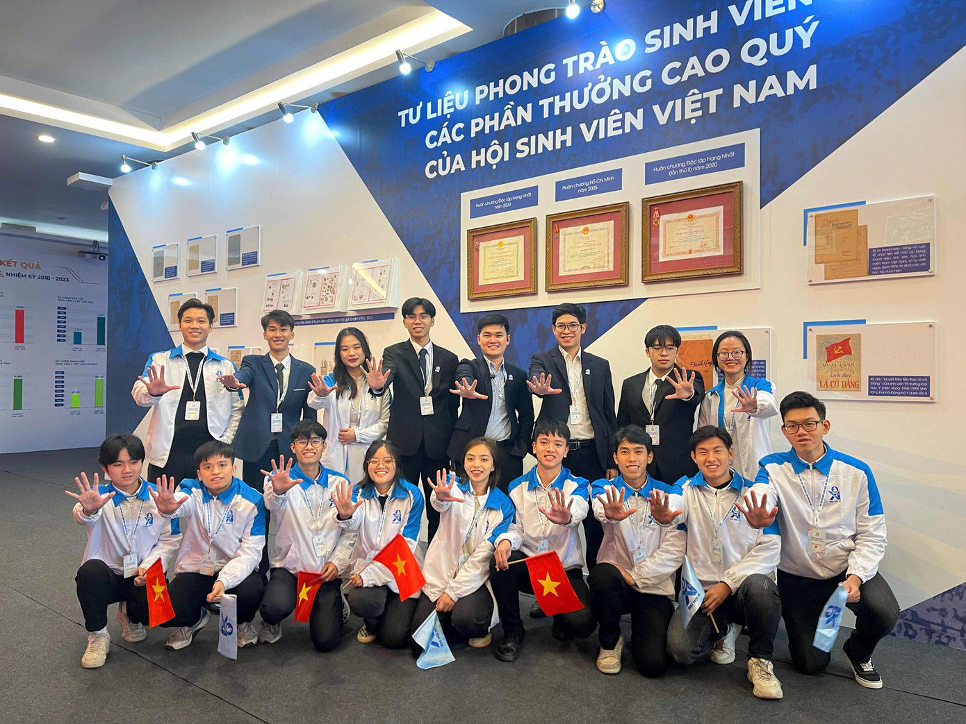 Cán bộ Hội Sinh viên Đại học Bách khoa Hà Nội các thời kỳ tại Đại hội Đại biểu toàn quốc Hội Sinh viên Việt Nam lần thứ XI. Cán bộ Hội Sinh viên Đại học Bách khoa Hà Nội các thời kỳ tại Đại hội Đại biểu toàn quốc Hội Sinh viên Việt Nam lần thứ XI.