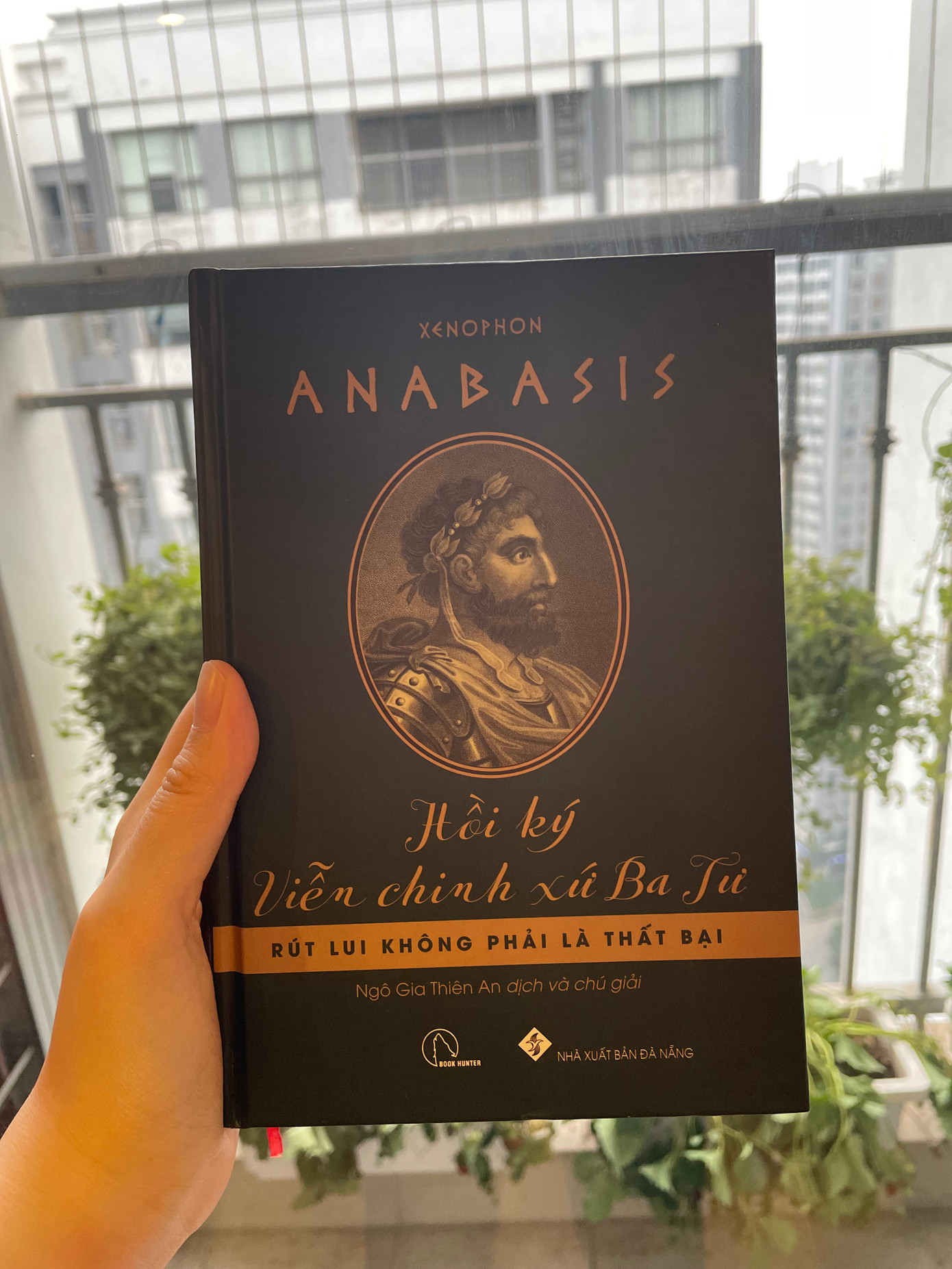 “Anabasis - Hồi ký viễn chinh xứ Ba Tư” thuật lại chuyến hành trình ông chỉ huy đoàn quân viễn chinh người Hy Lạp "đánh thuê" cho hoàng tử Ba Tư.
