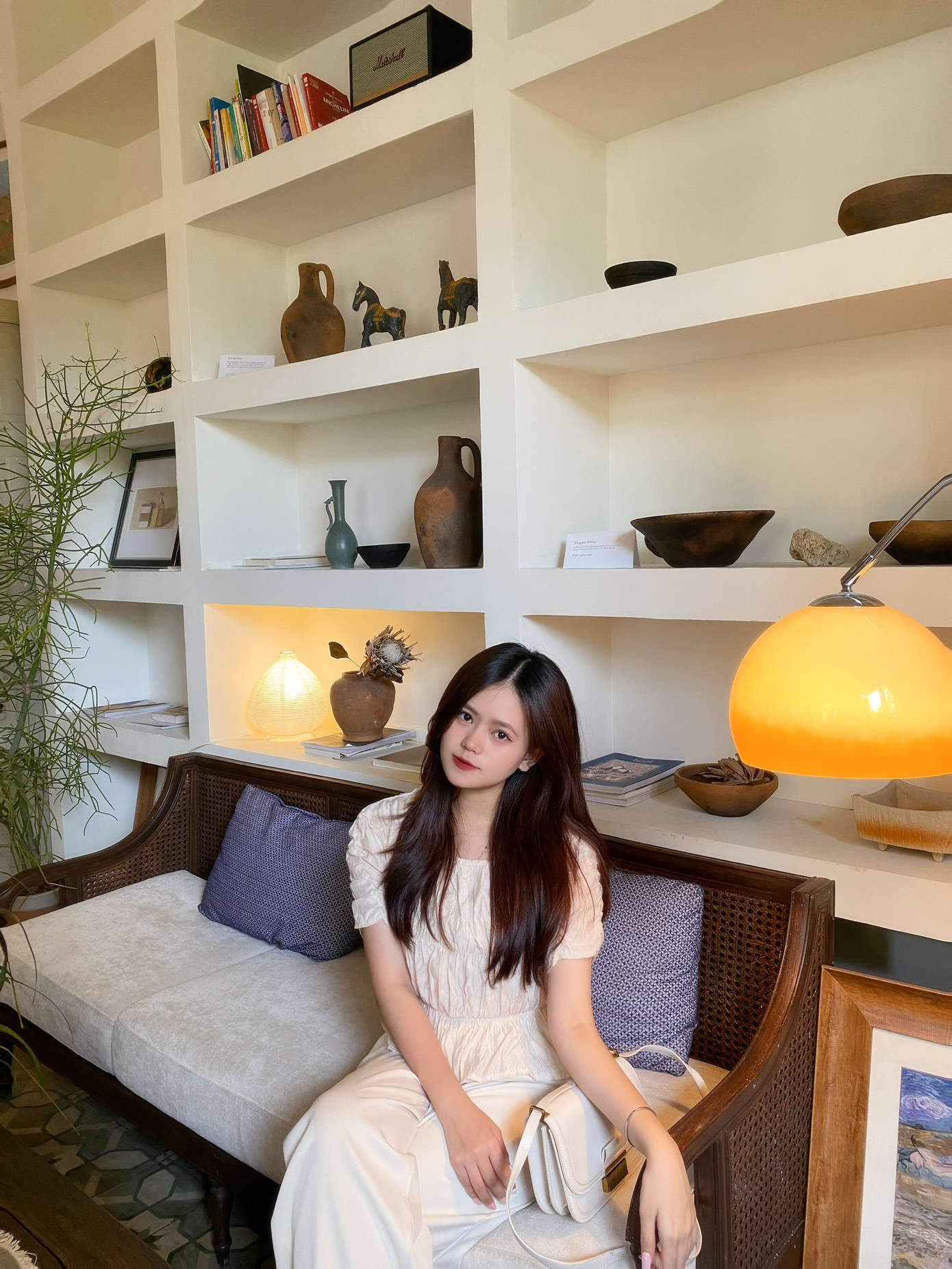 Huyền chia sẻ: "Trong suy nghĩ của mình thời gian tuổi trẻ mình sẽ cố gắng hoạt động, cống hiến hết mình để đạt được những mục tiêu của bản thân và hơn hết là làm gia đình tự hào về mình."