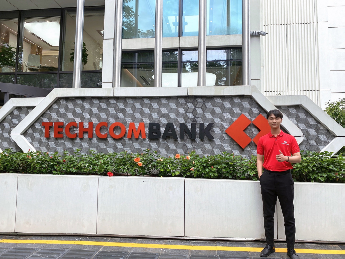 Hiện tại chàng trai Hà Tĩnh đang là chuyên viên Khoa học dữ liệu tại ngân hàng Techcombank.