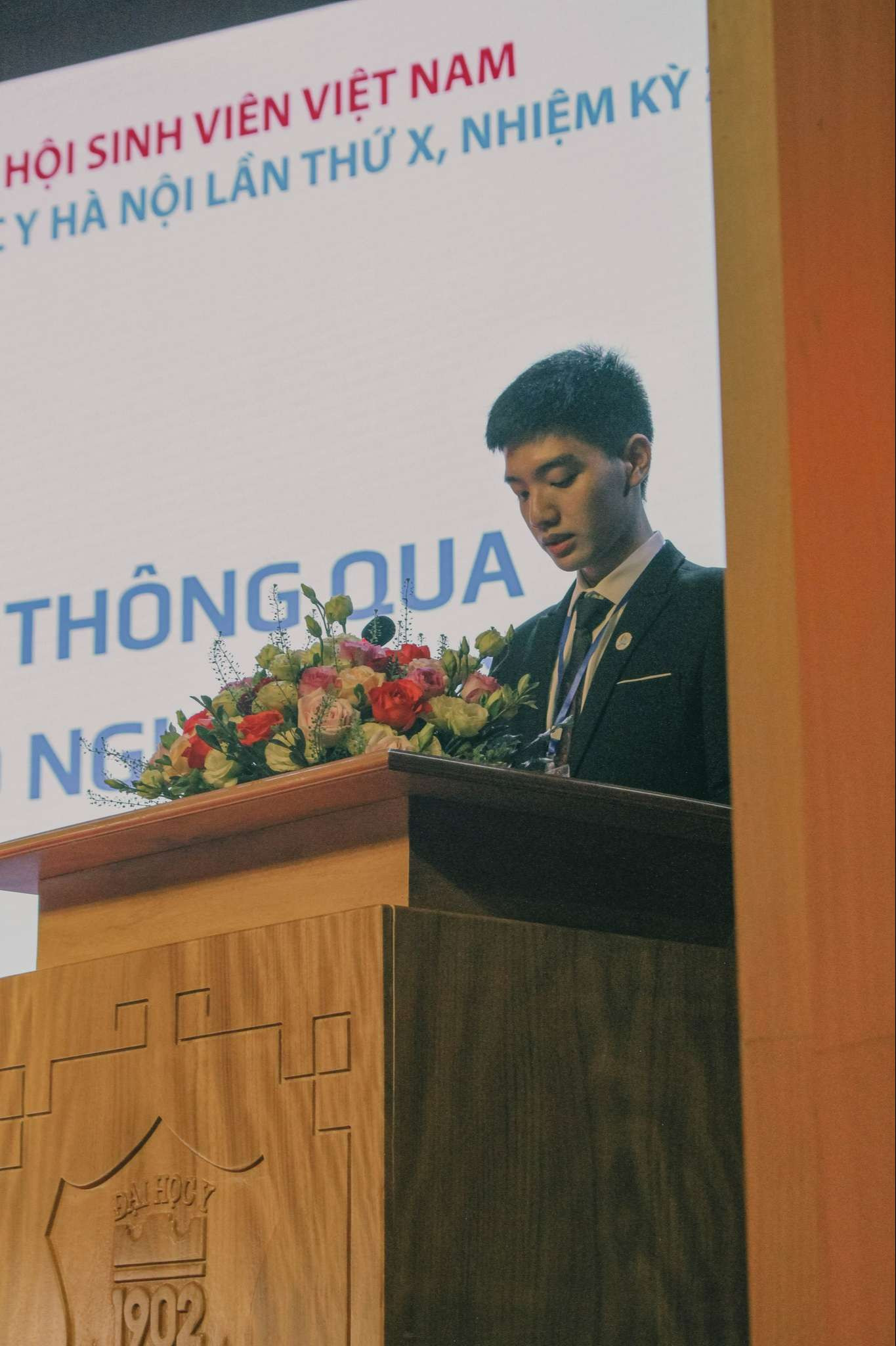 Chàng trai trầm tính trở nên tự tin hơn khi bước vào môi trường Đại học. Chàng trai trầm tính trở nên tự tin hơn khi bước vào môi trường Đại học.