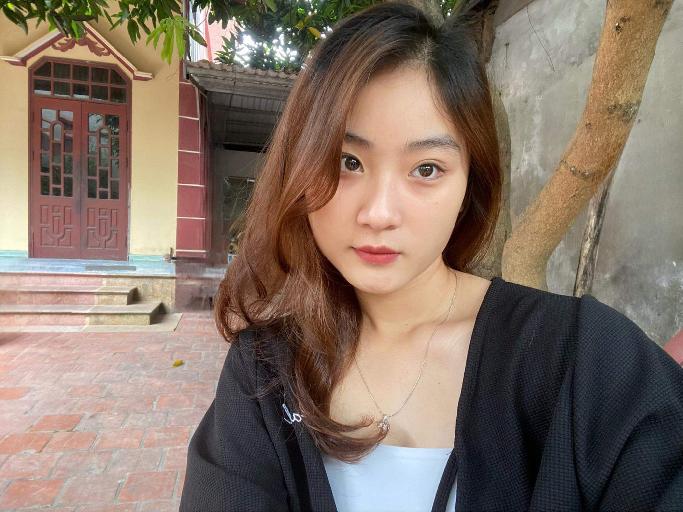 Lê Thu Hoài (sinh năm 2002) là sinh viên năm ba, Trường Đại học Khoa học xã hội và Nhân văn.