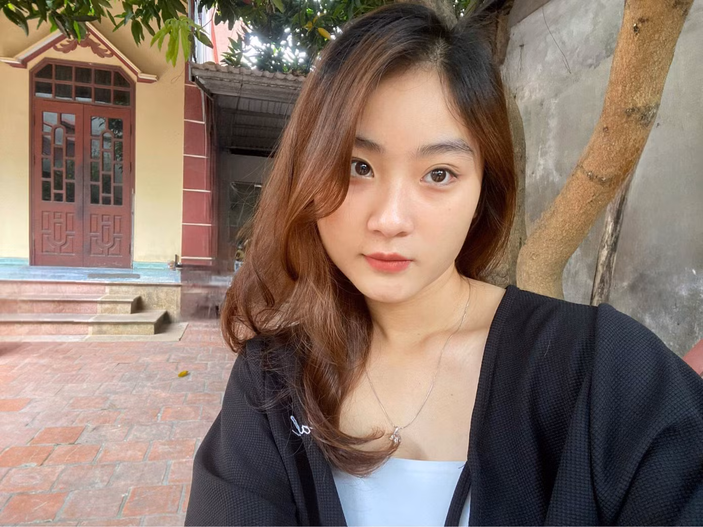 Lê Thu Hoài (sinh năm 2002) là sinh viên năm ba, Trường Đại học Khoa học xã hội và Nhân văn.