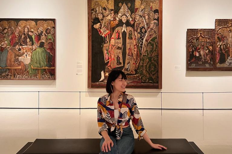 Hà An đi tham quan bảo tàng tại Tây Ban Nha. Hà An đi tham quan bảo tàng tại Tây Ban Nha.