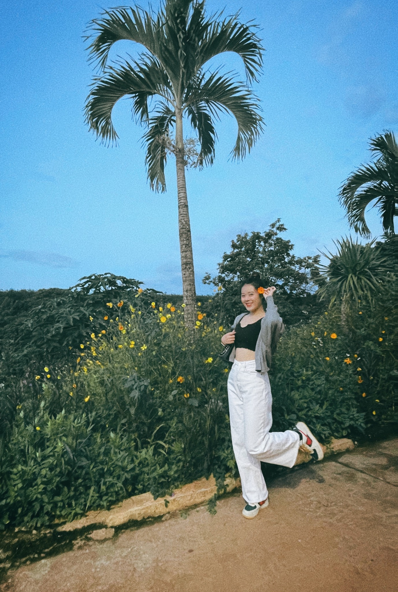 Theo Linh Đan ngoài điểm số, các bạn sinh viên cần trang bị thêm kiến thức thực tiễn khi đi làm việc.