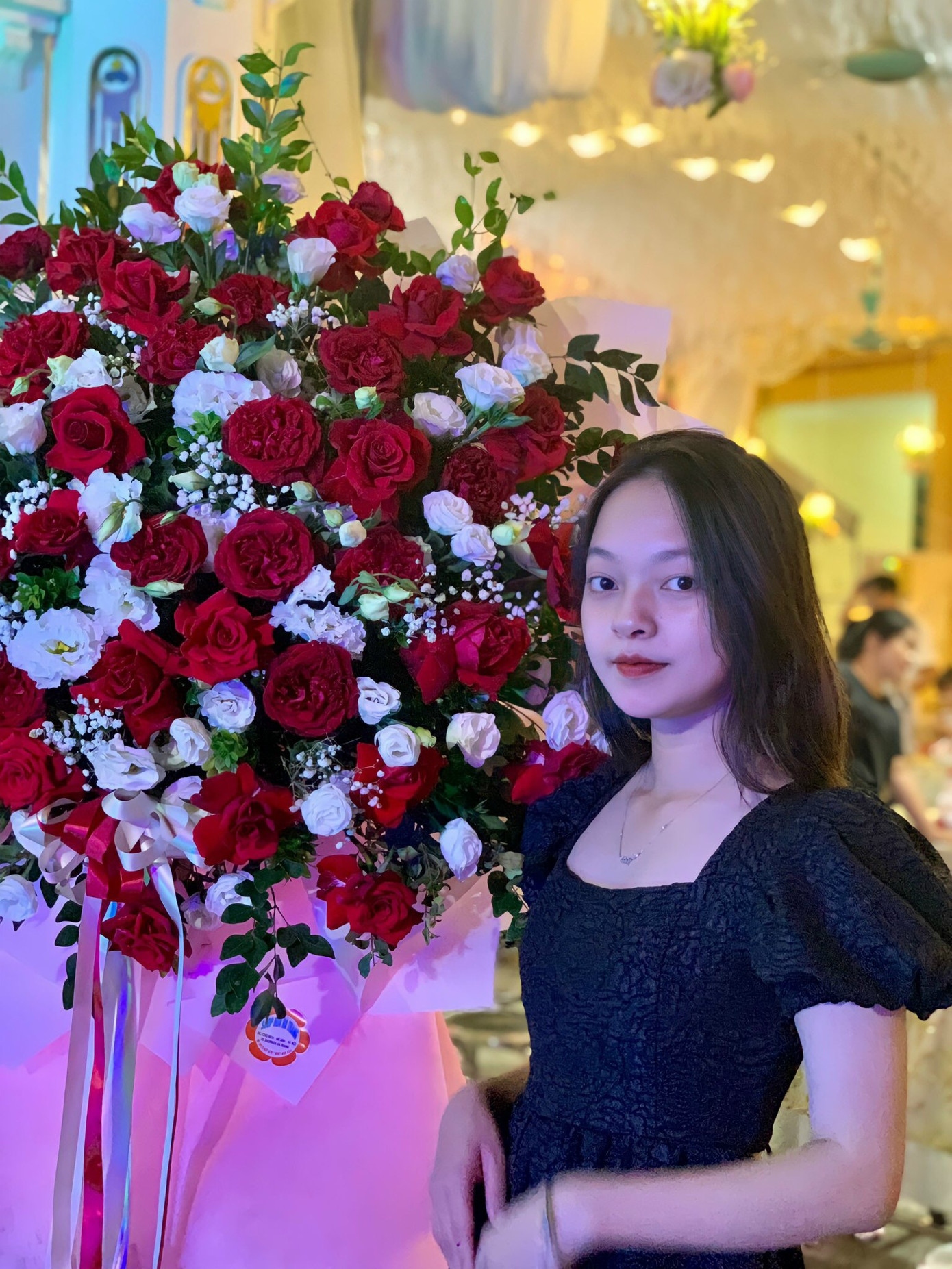 Trần Thu Hương là sinh viên của trường Đại học Phương Đông. Trần Thu Hương là sinh viên của trường Đại học Phương Đông.