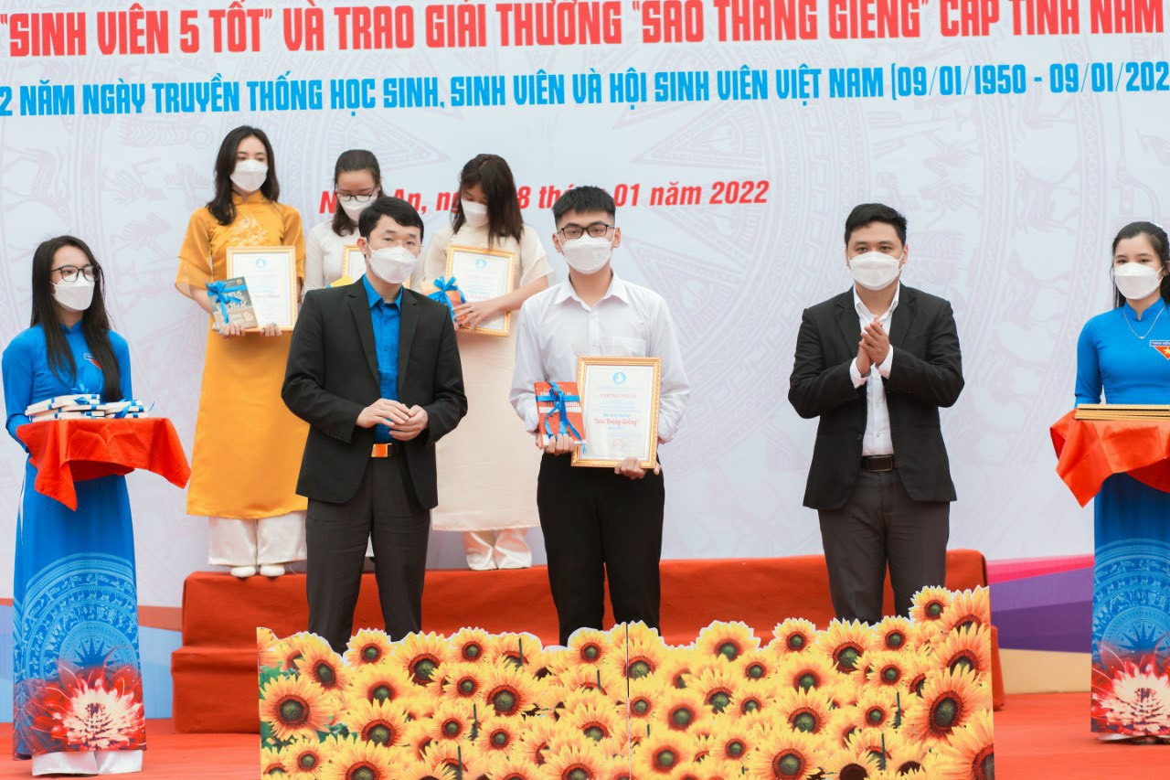 Nhận danh hiệu Sao tháng Giêng cấp Tỉnh. Nhận danh hiệu Sao tháng Giêng cấp Tỉnh.