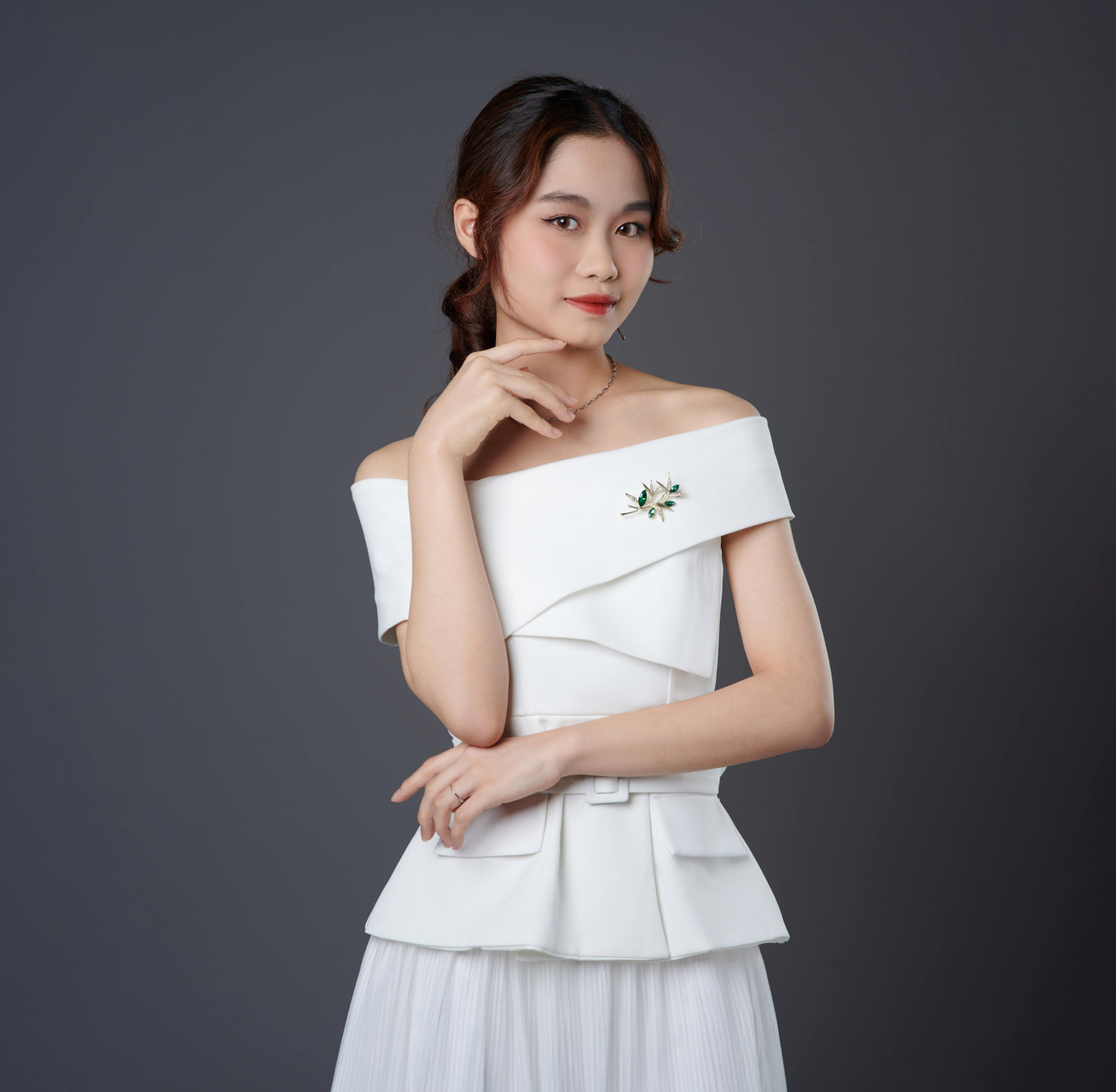 Hứa Hương Linh - sinh viên trường ĐH Ngoại thương. Hứa Hương Linh - sinh viên trường ĐH Ngoại thương.