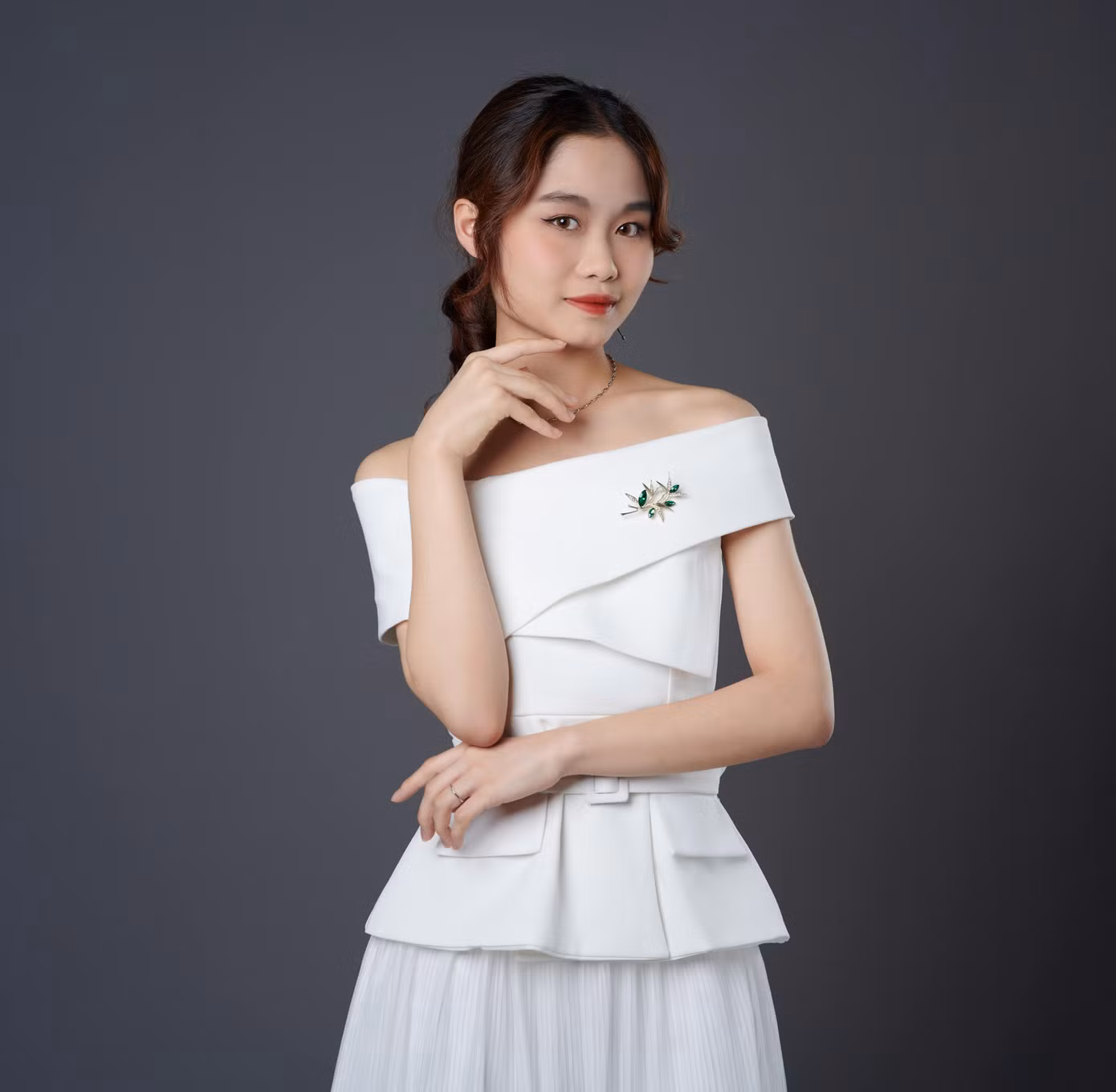 Hứa Hương Linh - sinh viên trường ĐH Ngoại thương. Hứa Hương Linh - sinh viên trường ĐH Ngoại thương.