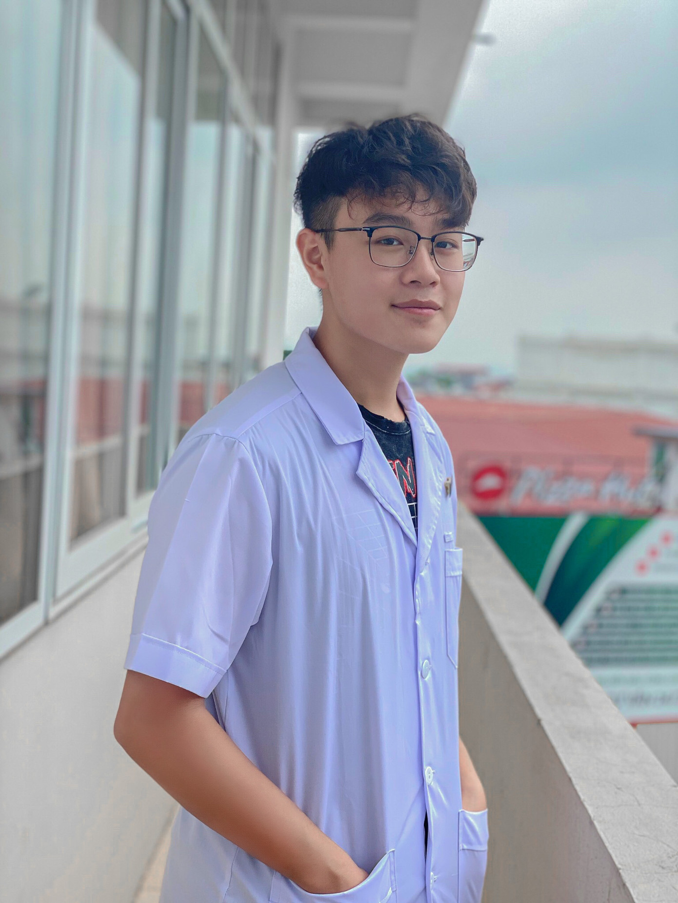 Lăng Nguyễn Hùng Anh (sinh năm2002) người dân tộc Lô Lô ở tỉnh Cao Bằng. Lăng Nguyễn Hùng Anh (sinh năm2002) người dân tộc Lô Lô ở tỉnh Cao Bằng.